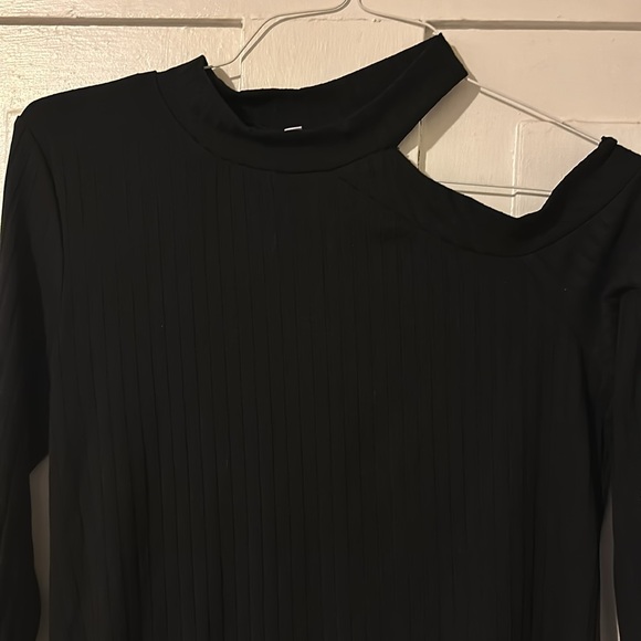 Cutout long sleeve shirt - Picture 2 of 2